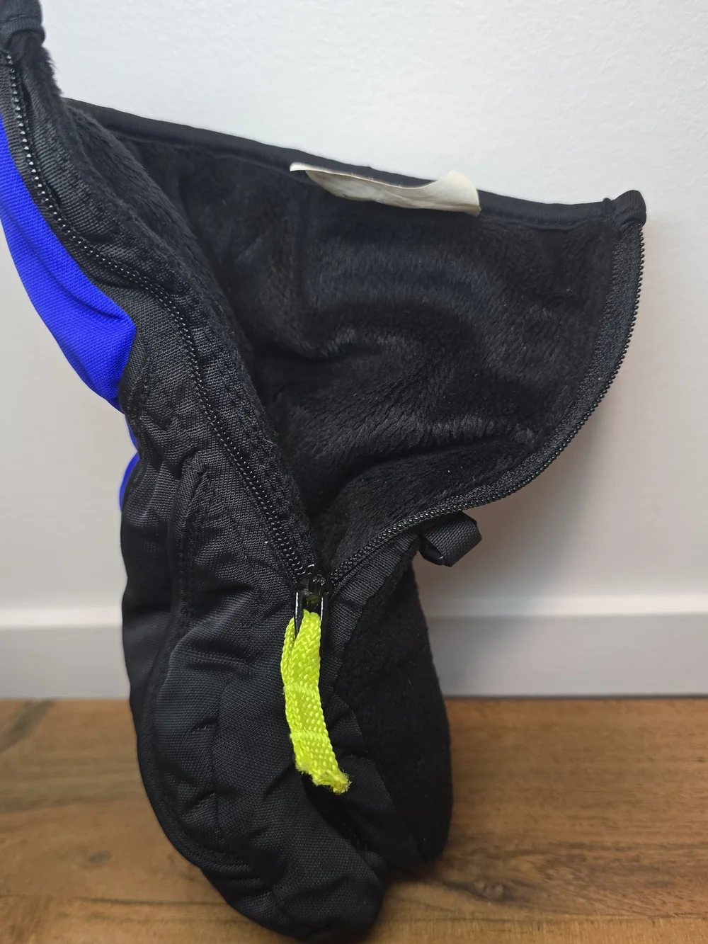 Black Fleece-Lined Water Proof Winter Gloves Easy On With Side Zipper Xsmall